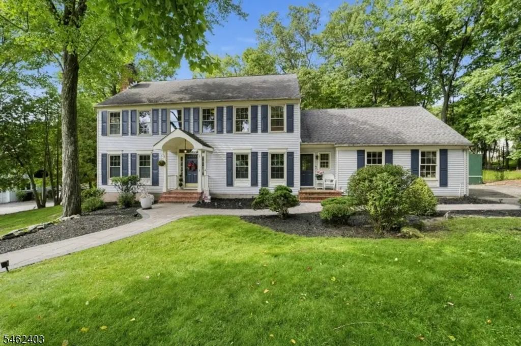 5 Buckingham Ct, Clinton Twp.