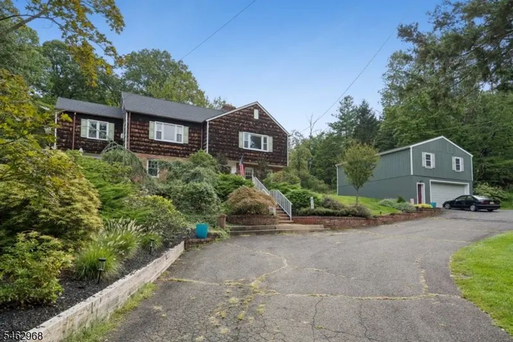 57 Washington Dr, Watchung Boro