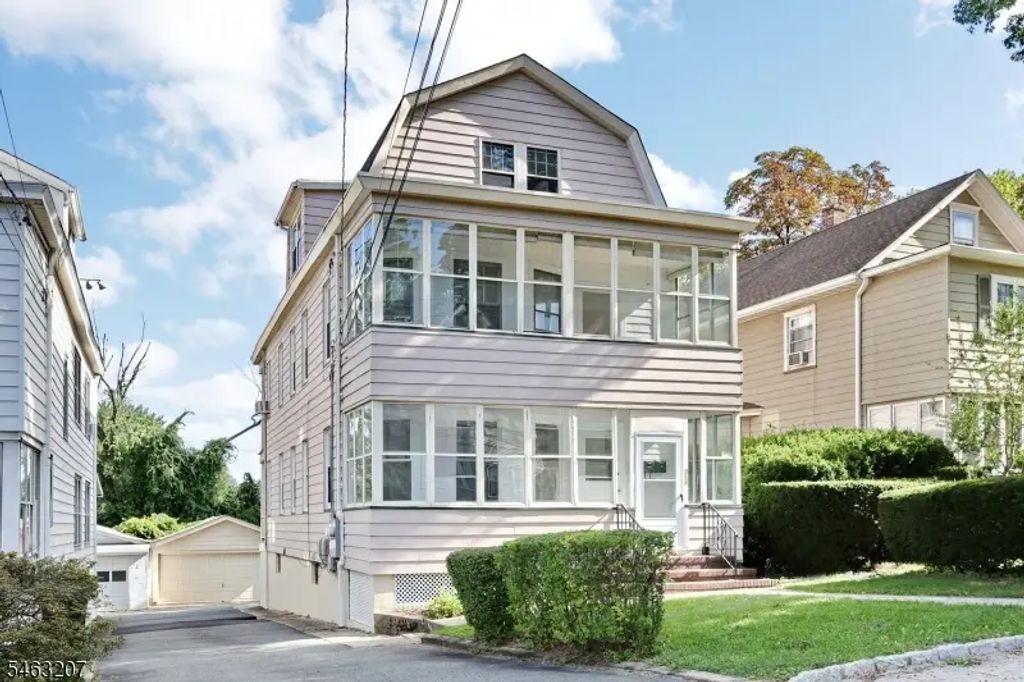 267 Hoover Ave, Bloomfield Twp.