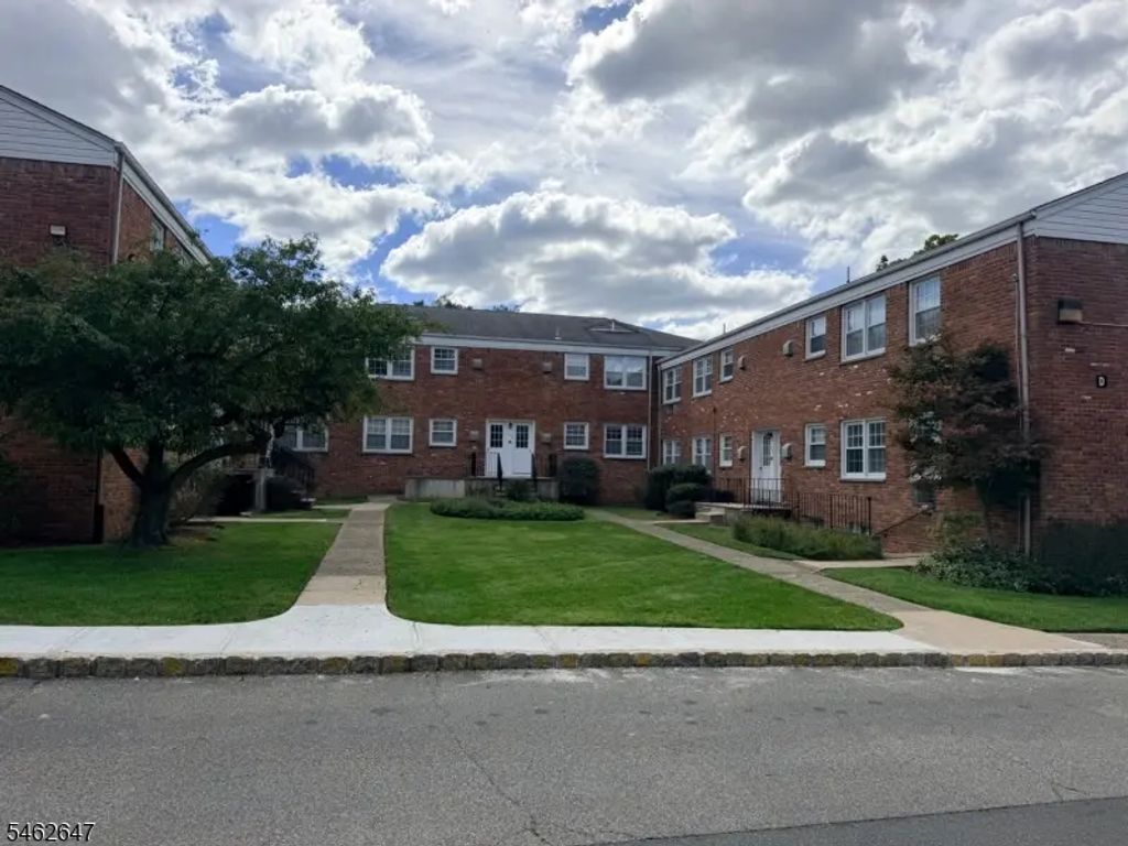 163 Ridge Road Unit B Bldg D, Cedar Grove Twp.
