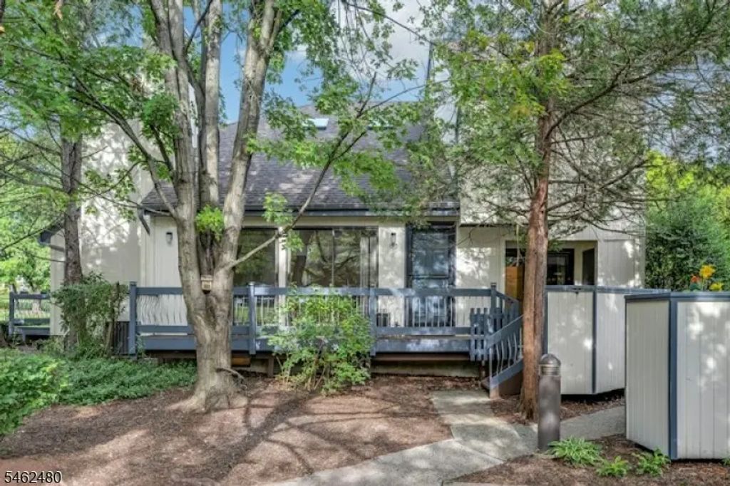 150 Firethorne Trl Ondo, Bernards Twp.