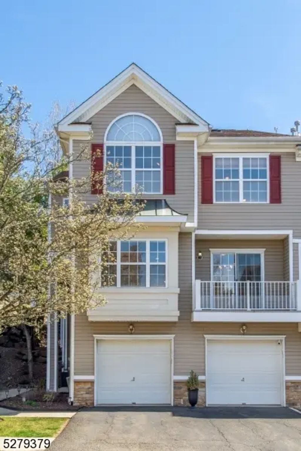 102 Lakeview Ct, Pompton Lakes Boro