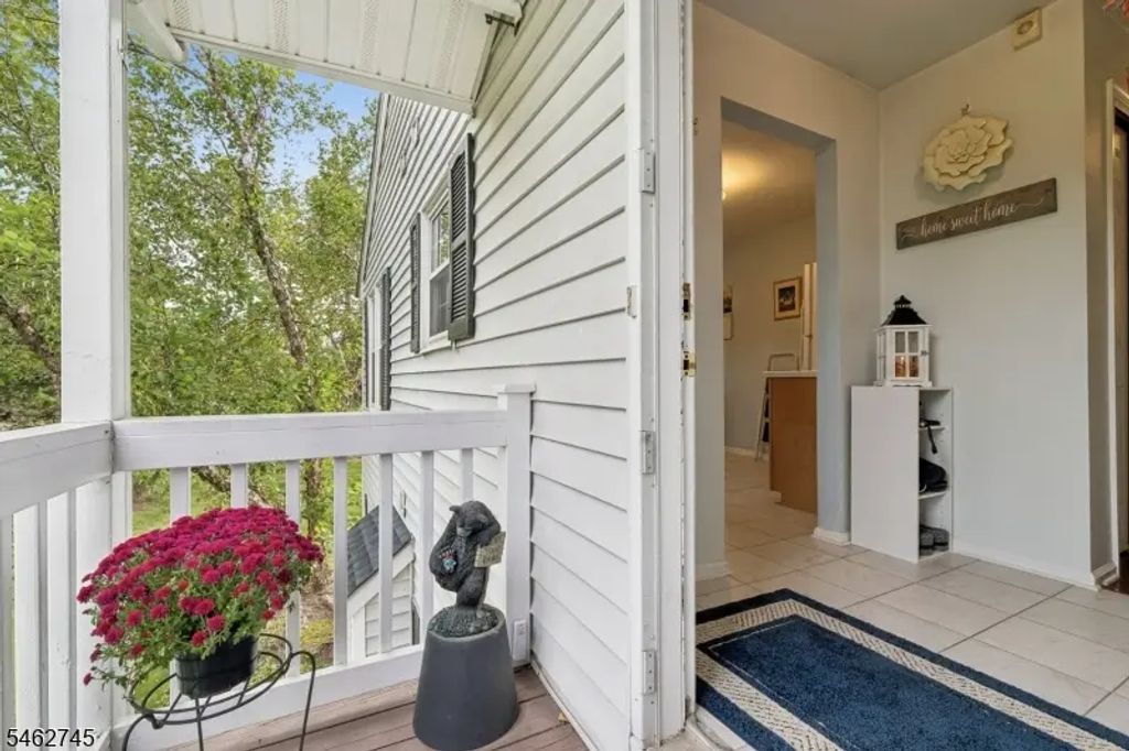 250 Nuthatch Ct, Readington Twp.