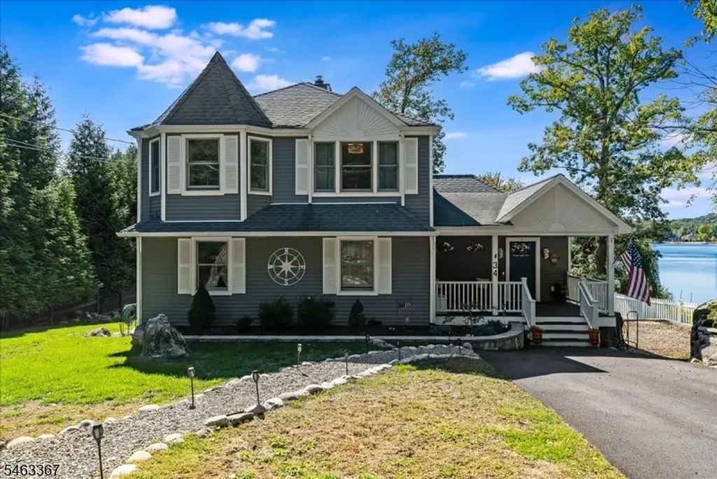 34 N Shore Trl, Sparta Twp.