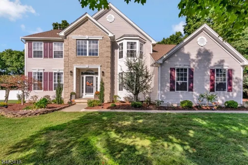 2 Saunders Ln, Mount Olive Twp.