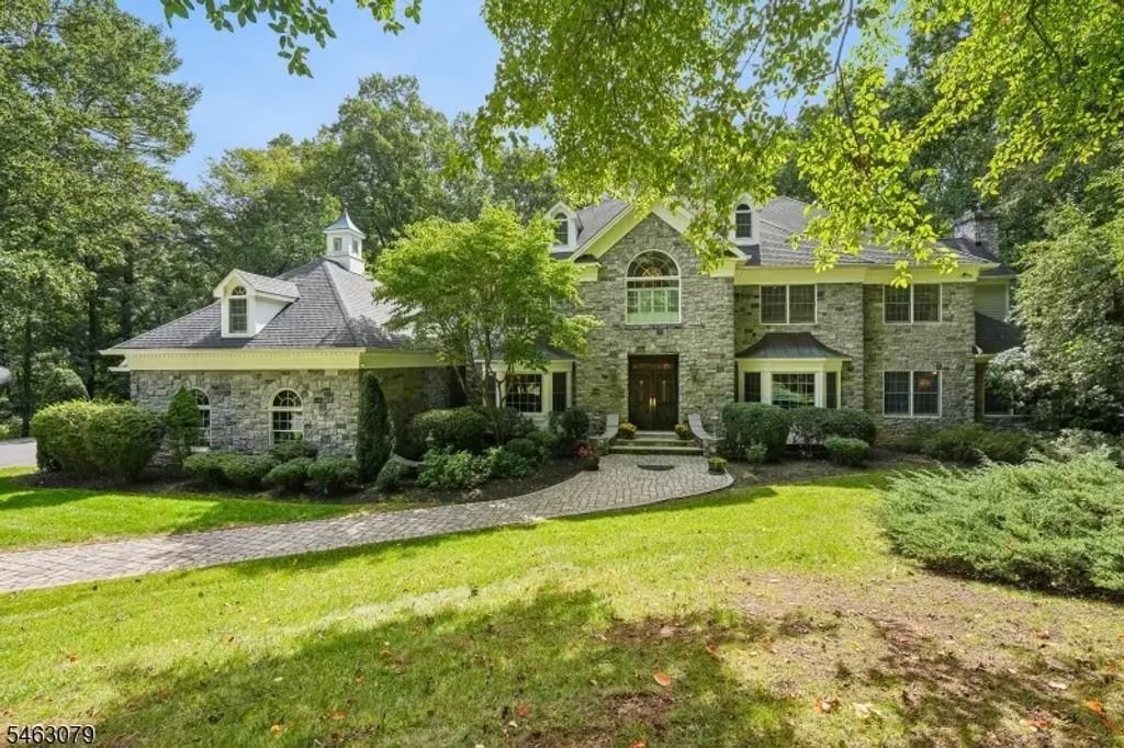 12 Cobblefield Dr, Bernardsville Boro