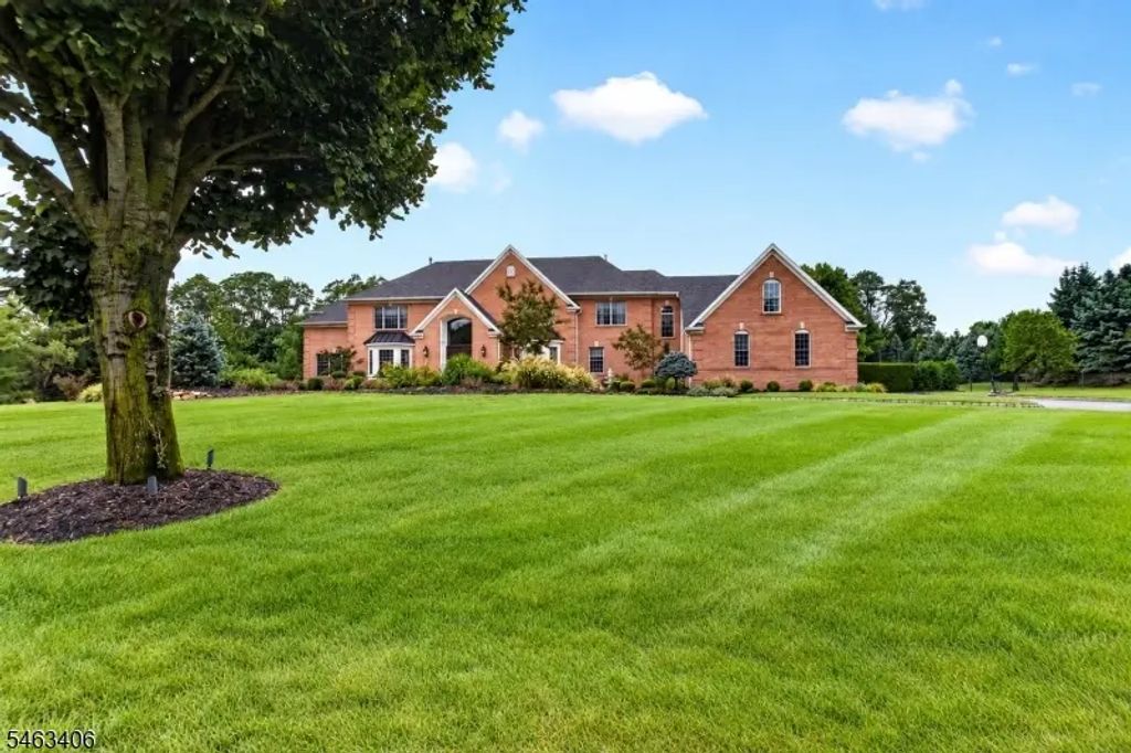 10 Maacka Dr, Holmdel Twp.