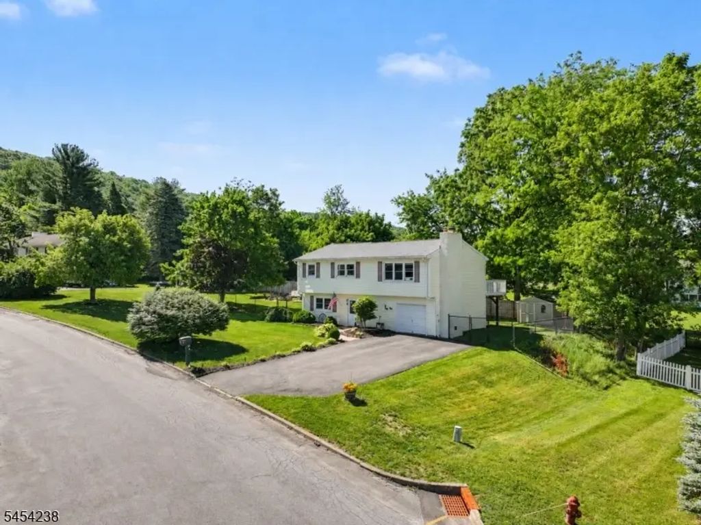 14 Bettino Dr, Ogdensburg Boro