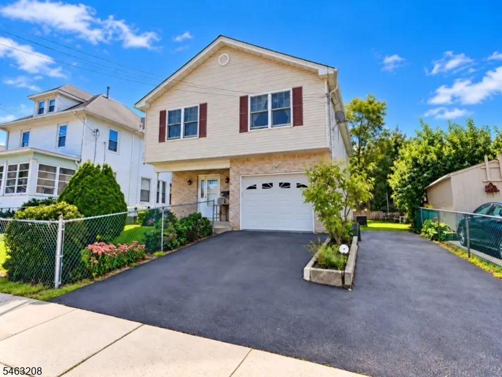 66 Goodale Ave, Dover Town