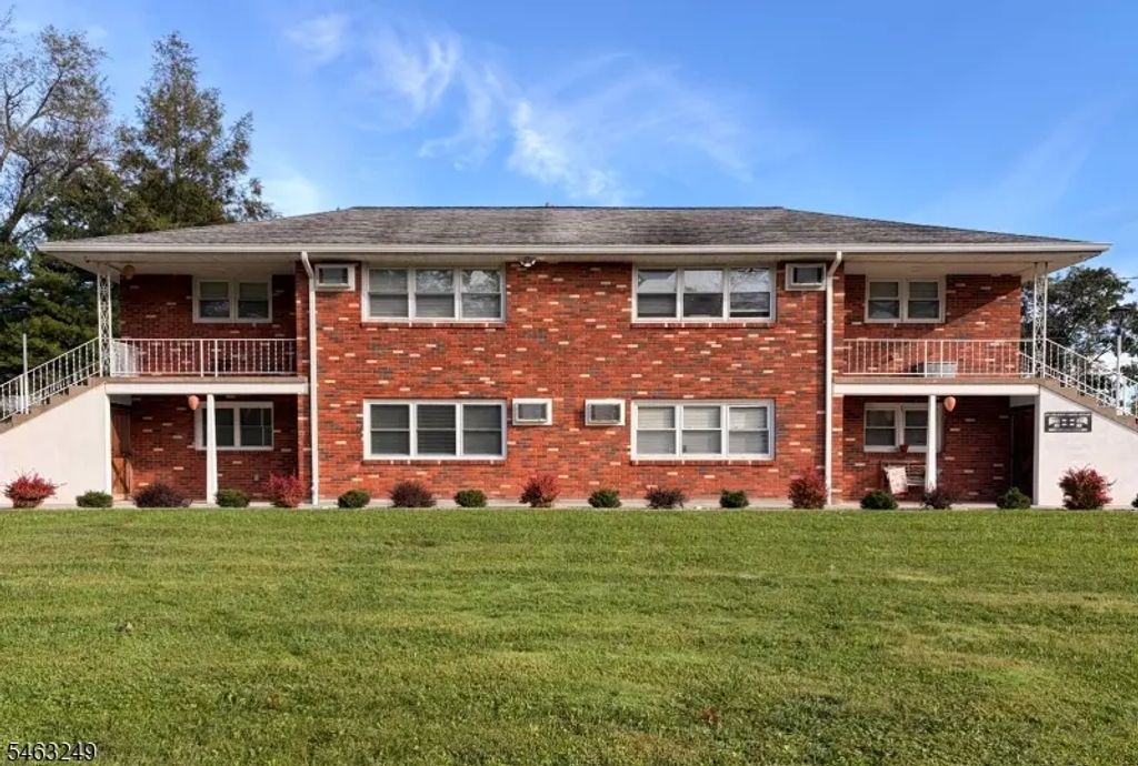285 Stamets Rd, Holland Twp.