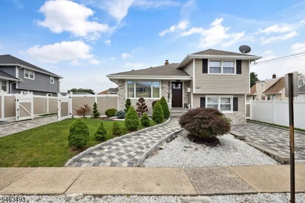 147 James St, Woodbridge Twp.
