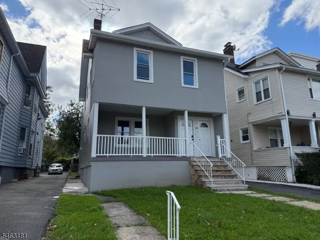 226 N Clinton St, East Orange City