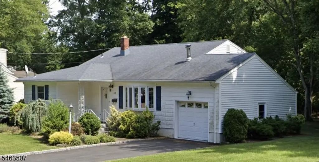 38 Sherwood Ave, East Brunswick Twp.