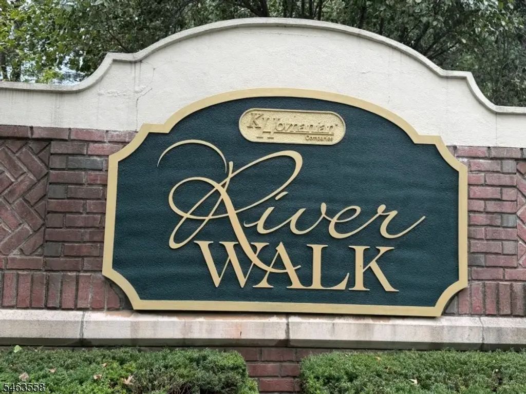 200 Riverwalk Way, Clifton City