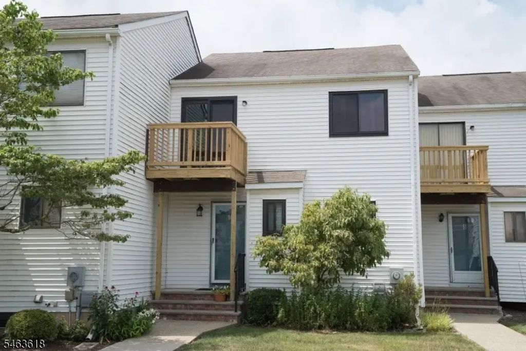 10 Pear Court, Raritan Twp.