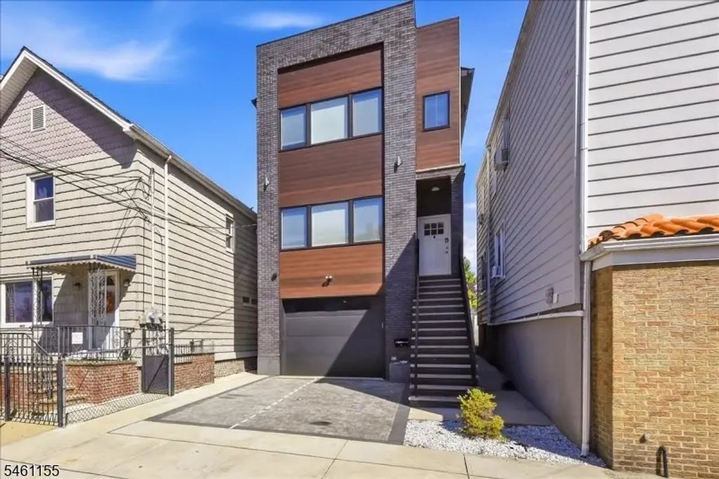 109 N 2nd St, Harrison Town