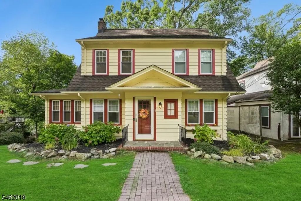 21 Midland Dr, Morris Twp.