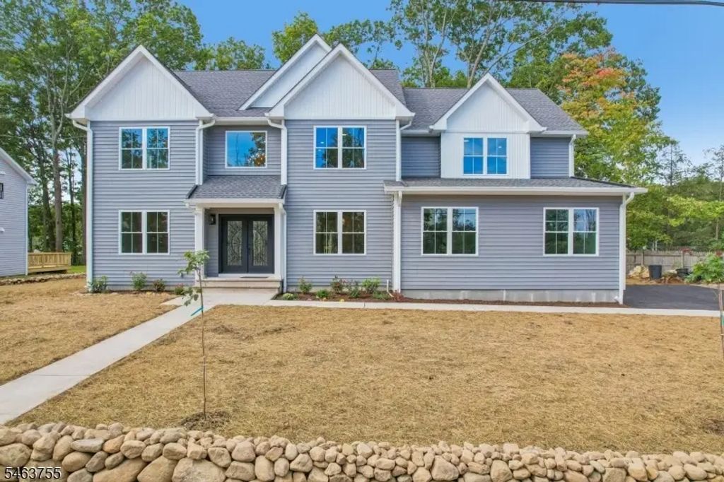 6 Chamberlain Ln, Mount Olive Twp.
