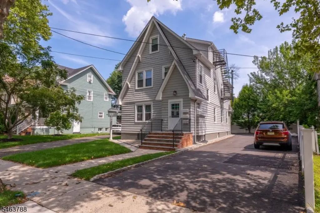 11 Evergreen Ave, Bloomfield Twp.