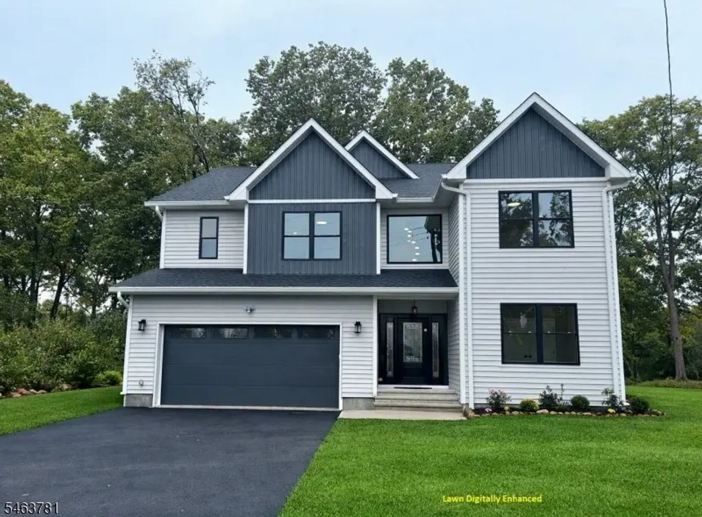8 Chamberlain Ln, Mount Olive Twp.