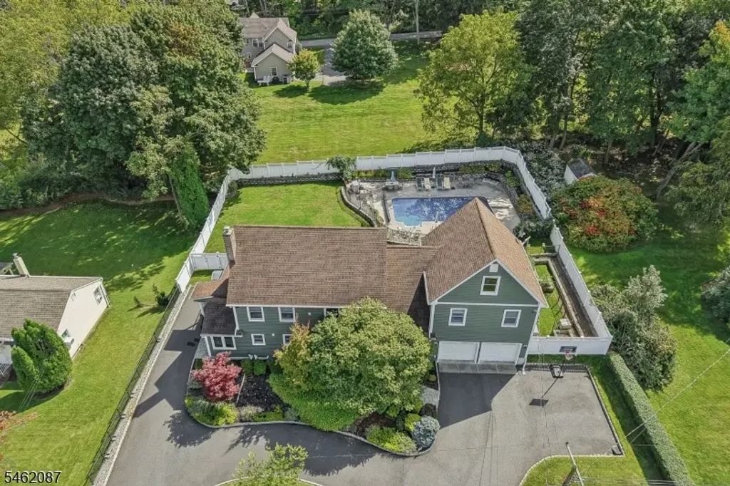 36 Everett Drive, Randolph Twp.