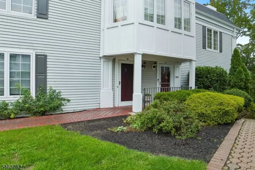171 Terrace Dr, Chatham Twp.