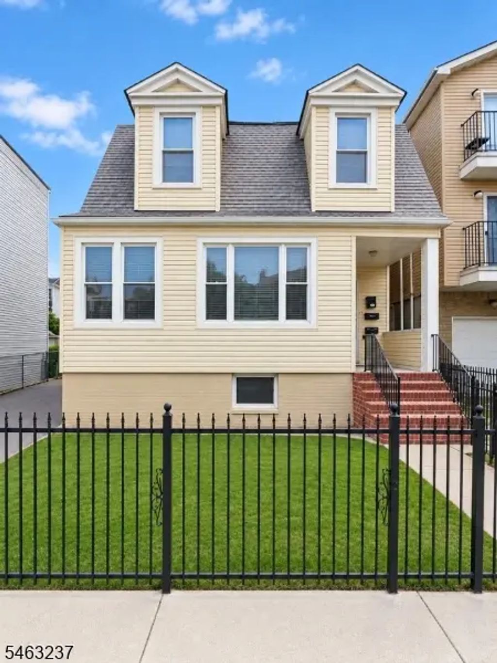 146 Leslie St, Newark City