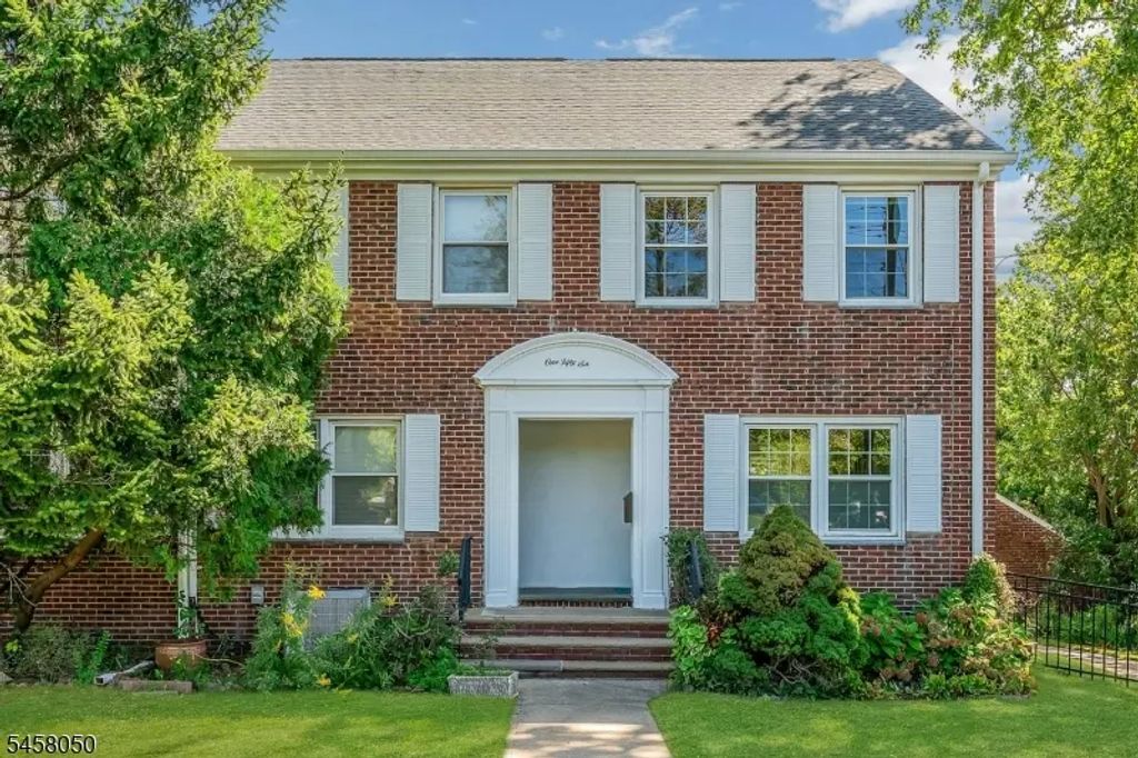 154 Boyden Ave, Maplewood Twp.