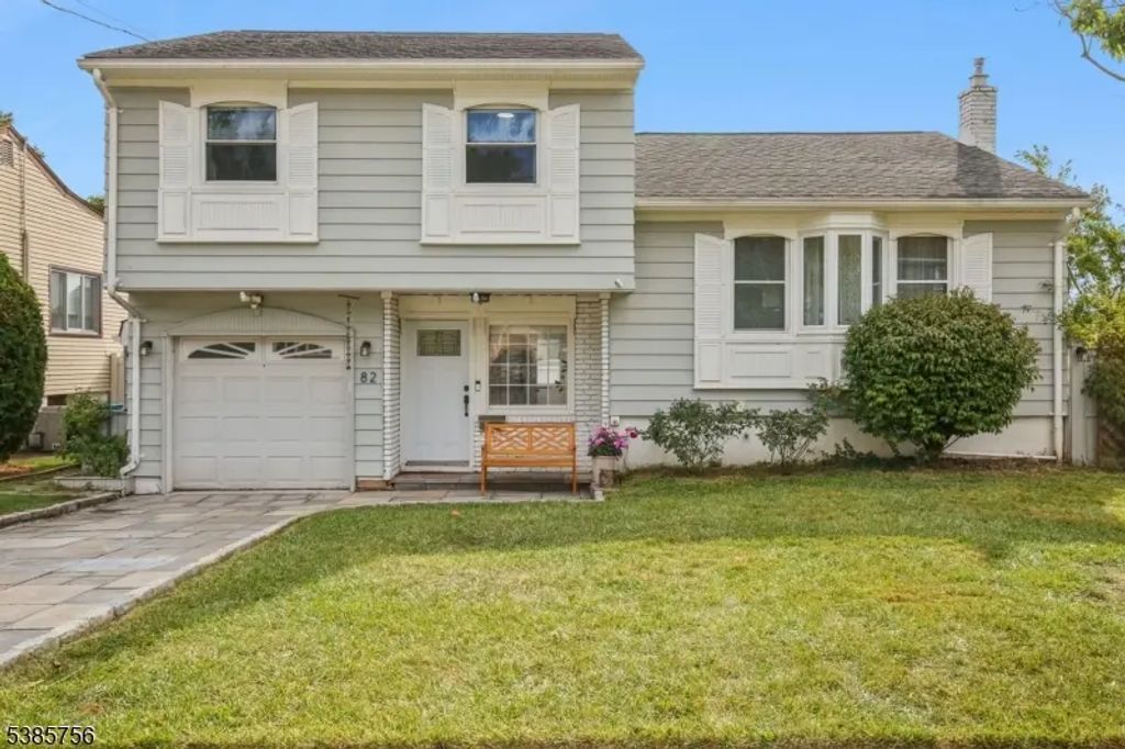 82 Eaton Pl, Bloomfield Twp.