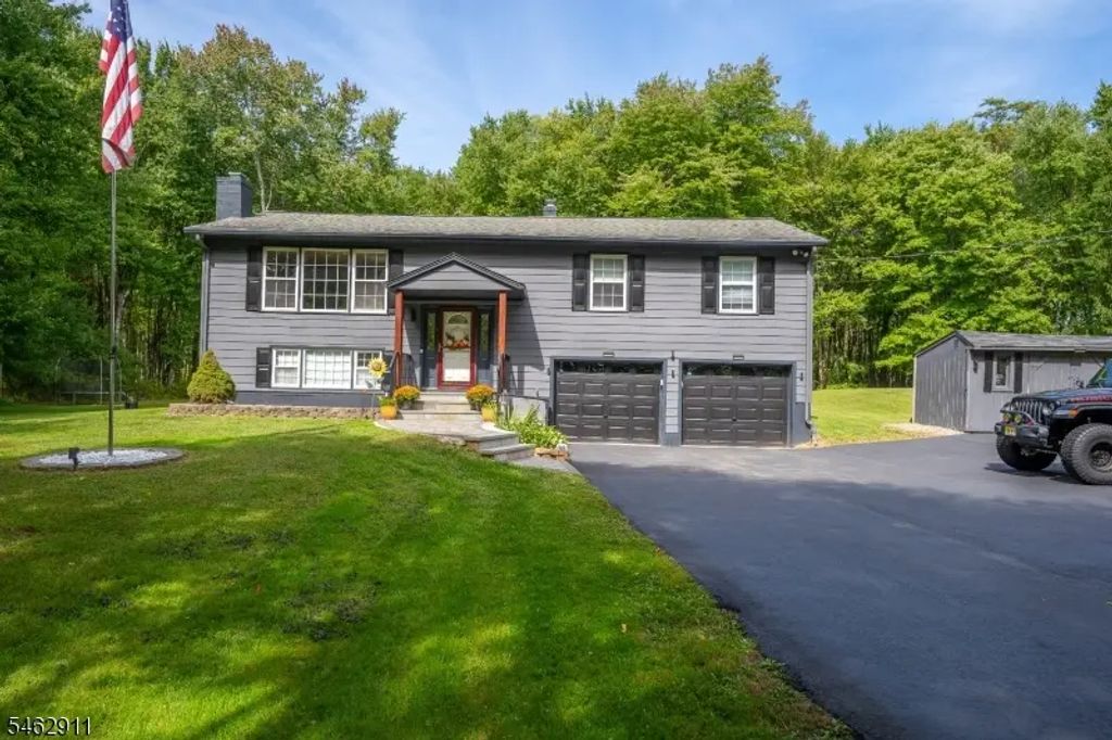738 County Road 579, Raritan Twp.
