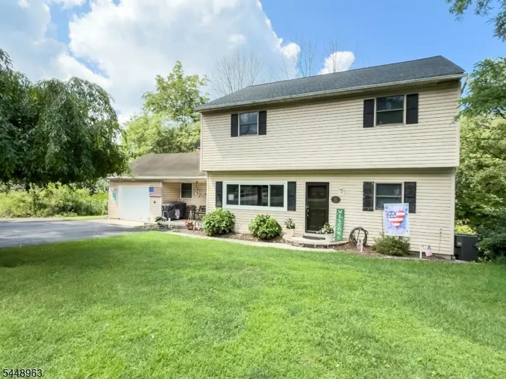 427 Mount Hermon Rd, Hope Twp.