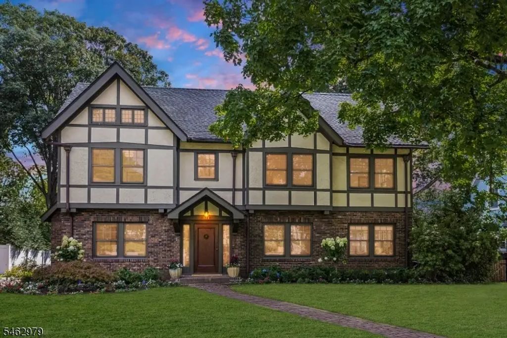 121 Christopher St, Montclair Twp.