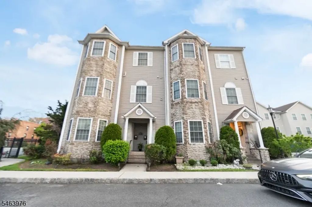 103 S Grove St, East Orange City