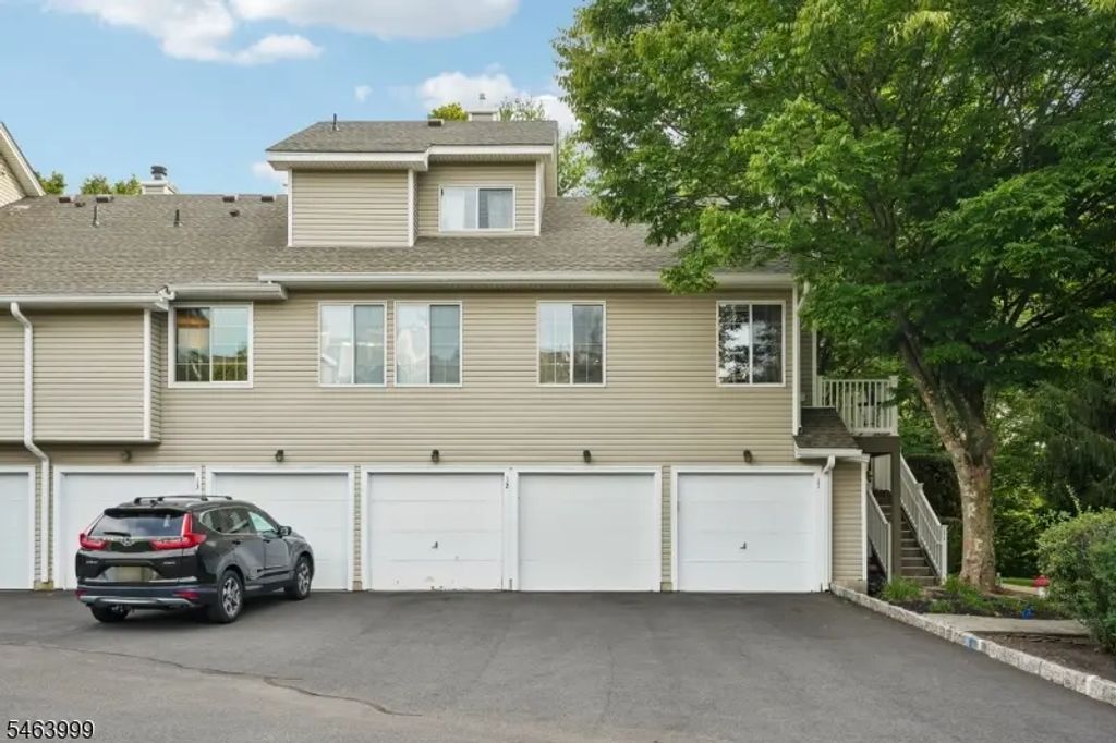 11 Stevens Court, Bedminster Twp.