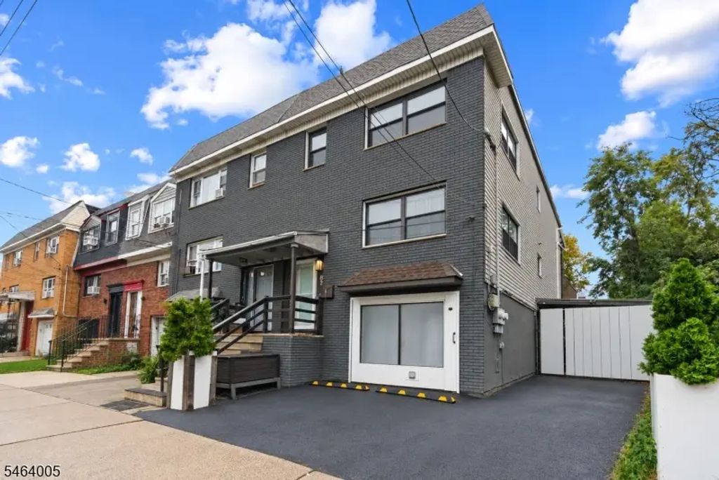 82 Garfield Ave, Jersey City