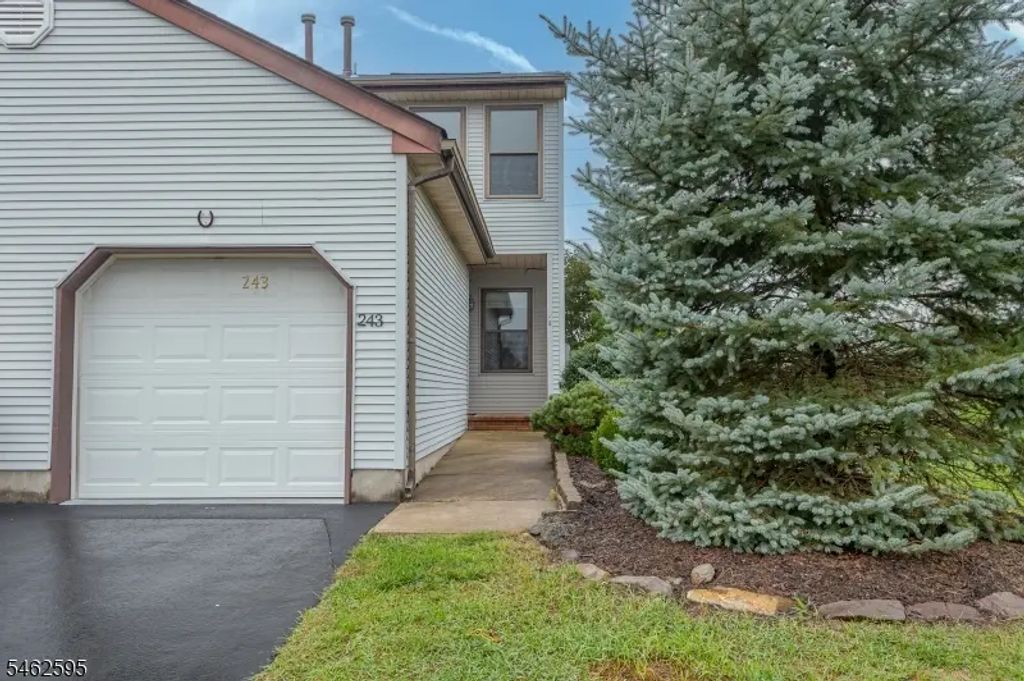 243 Spruce Court, Raritan Twp.