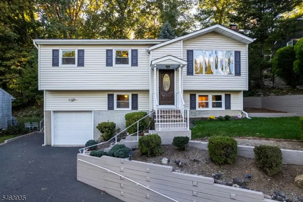 14 White Meadow Rd, Rockaway Twp.