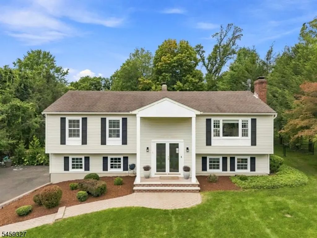 10 Darlene Ct, Randolph Twp.
