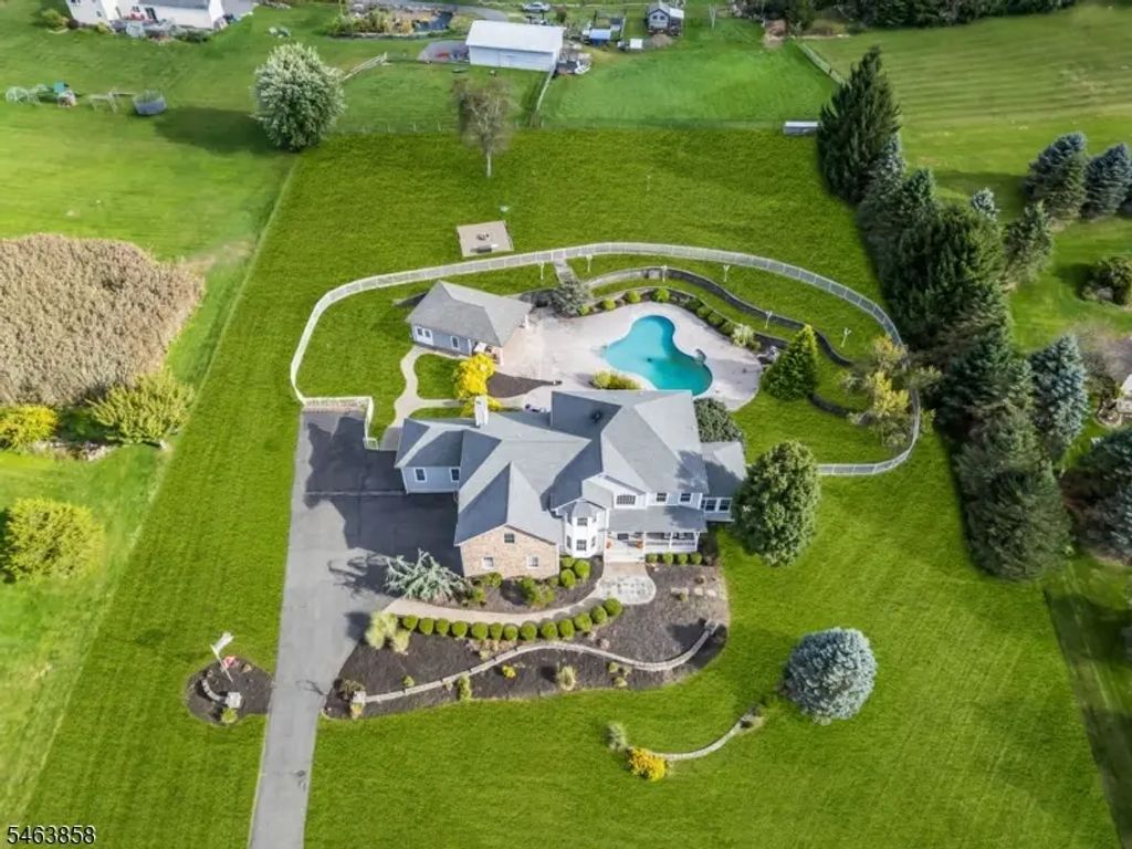 28 Meadow Ridge Ln, Lafayette Twp.