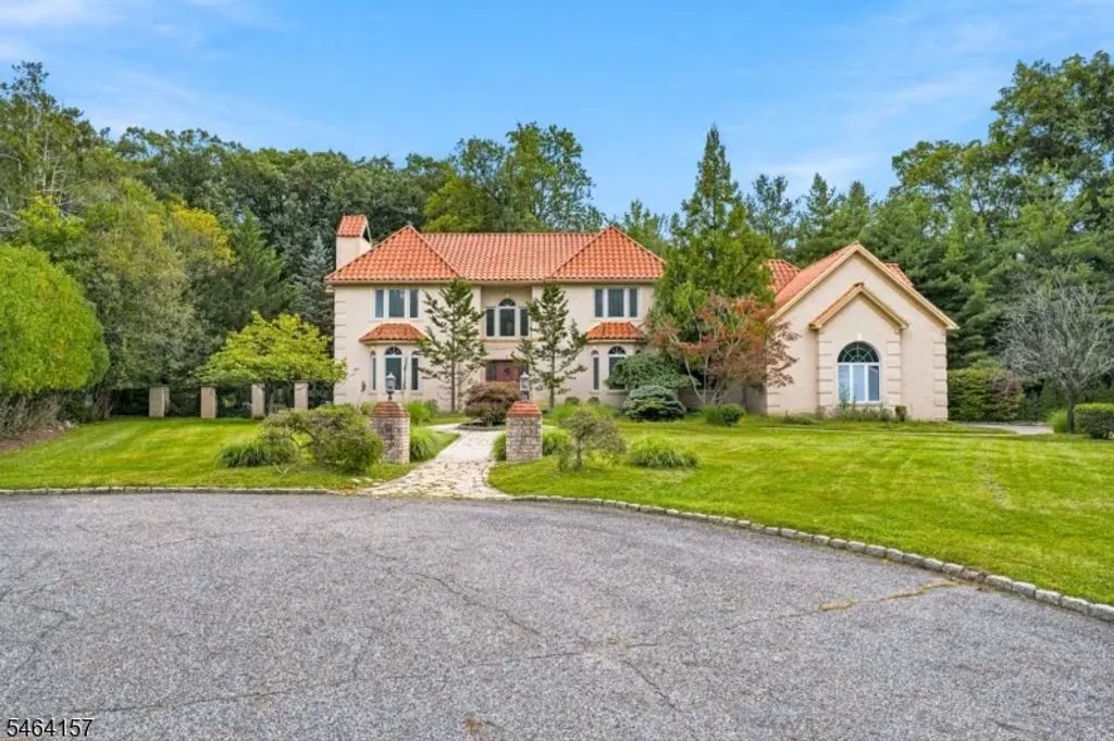 1 Dimmig Ct, Upper Saddle River Boro