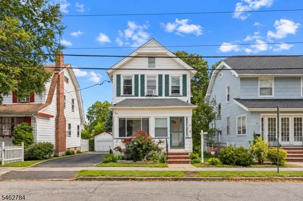 35 Clinton St, Bloomfield Twp.