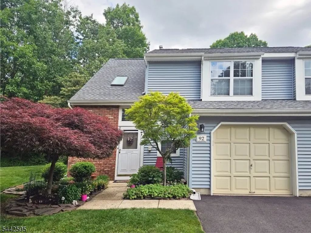 92 Stonehedge Court, Franklin Twp.