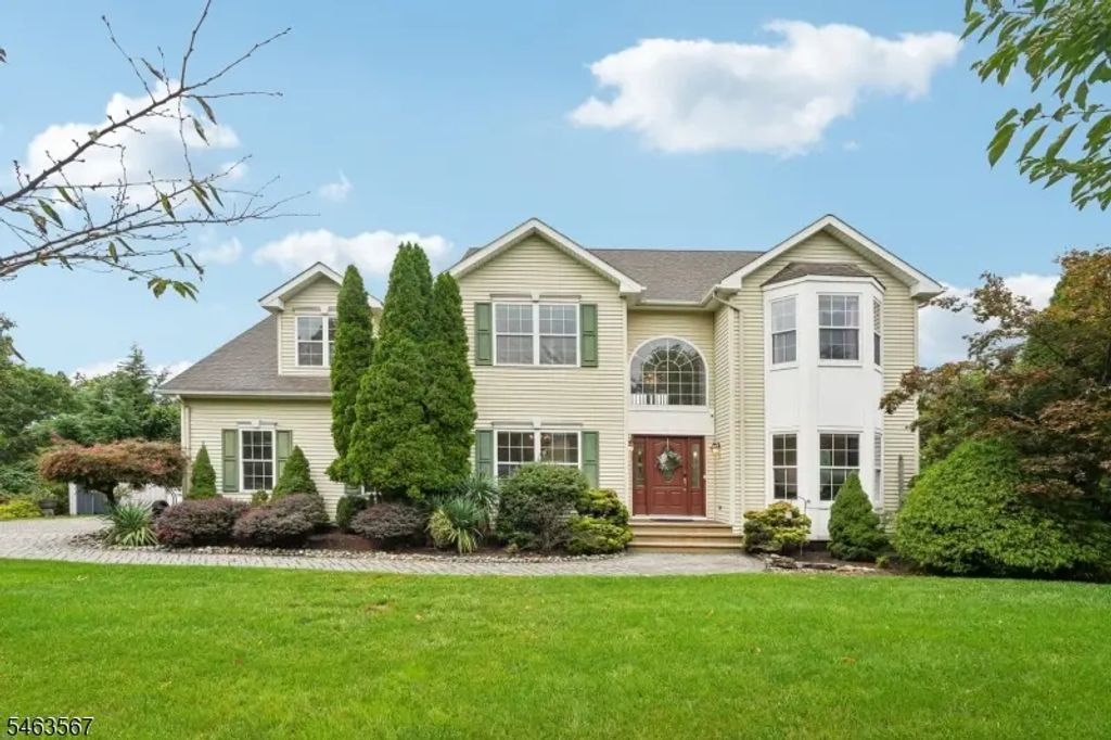 9 Inwood Ter, Fairfield Twp.