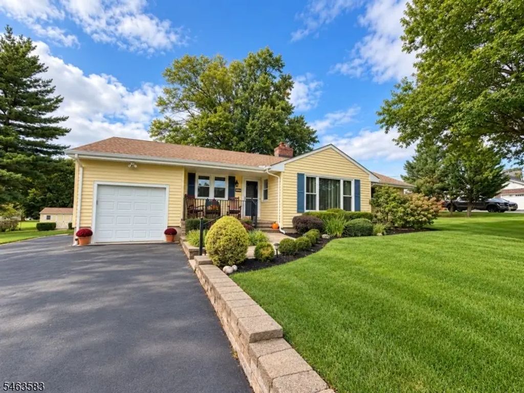 18 School Rd, Readington Twp.