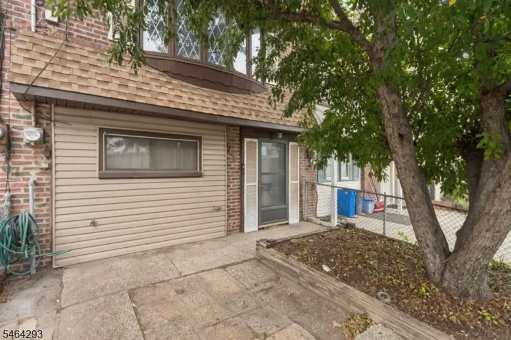 71 E 3rd St, Bayonne City