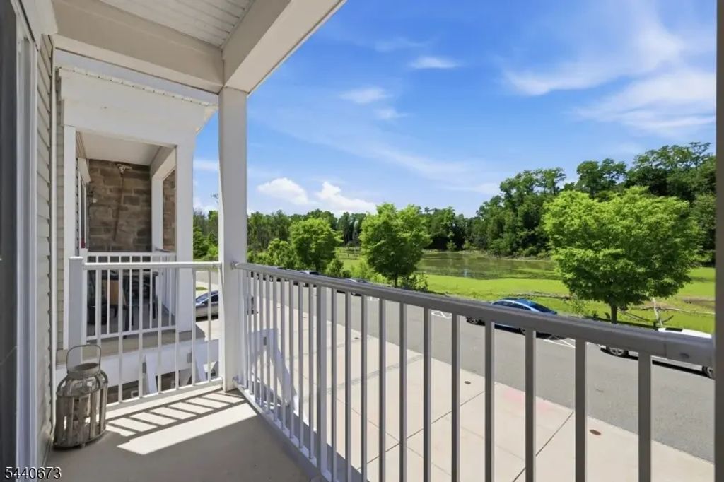 404 Waterview Ct, Hanover Twp.