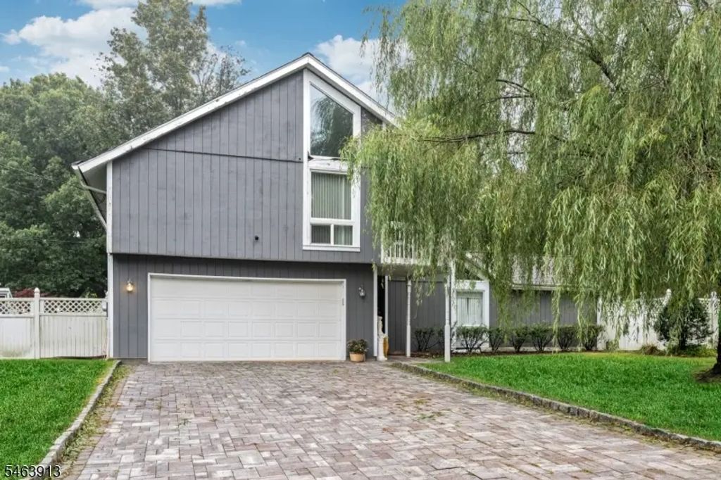 10 Clearwater Rd, Mount Olive Twp.