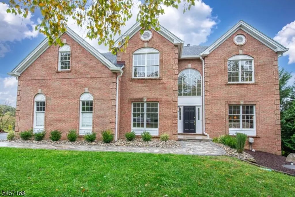 14 Vista Dr, Mount Olive Twp.