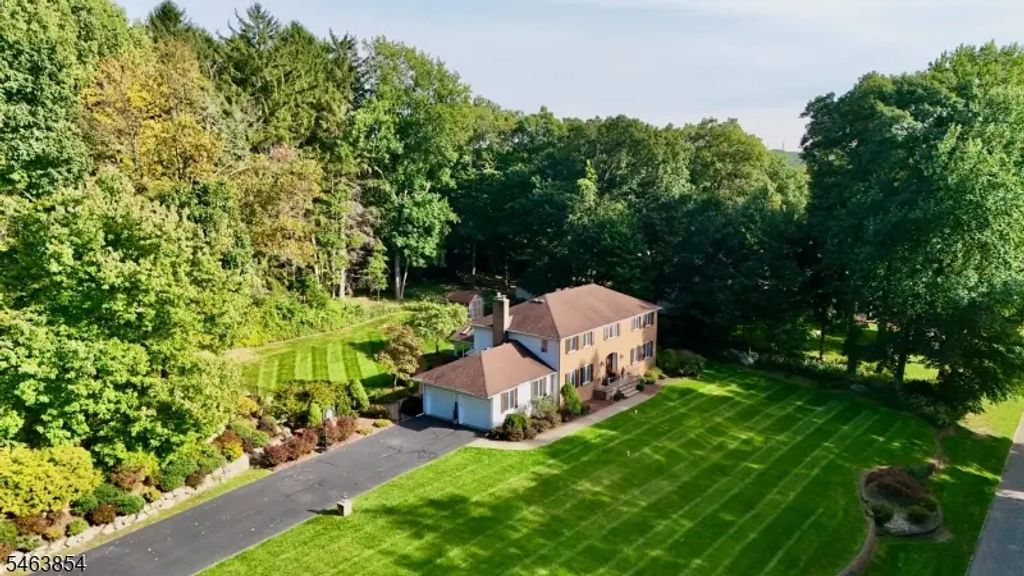 48 Brookside Dr, Sparta Twp.