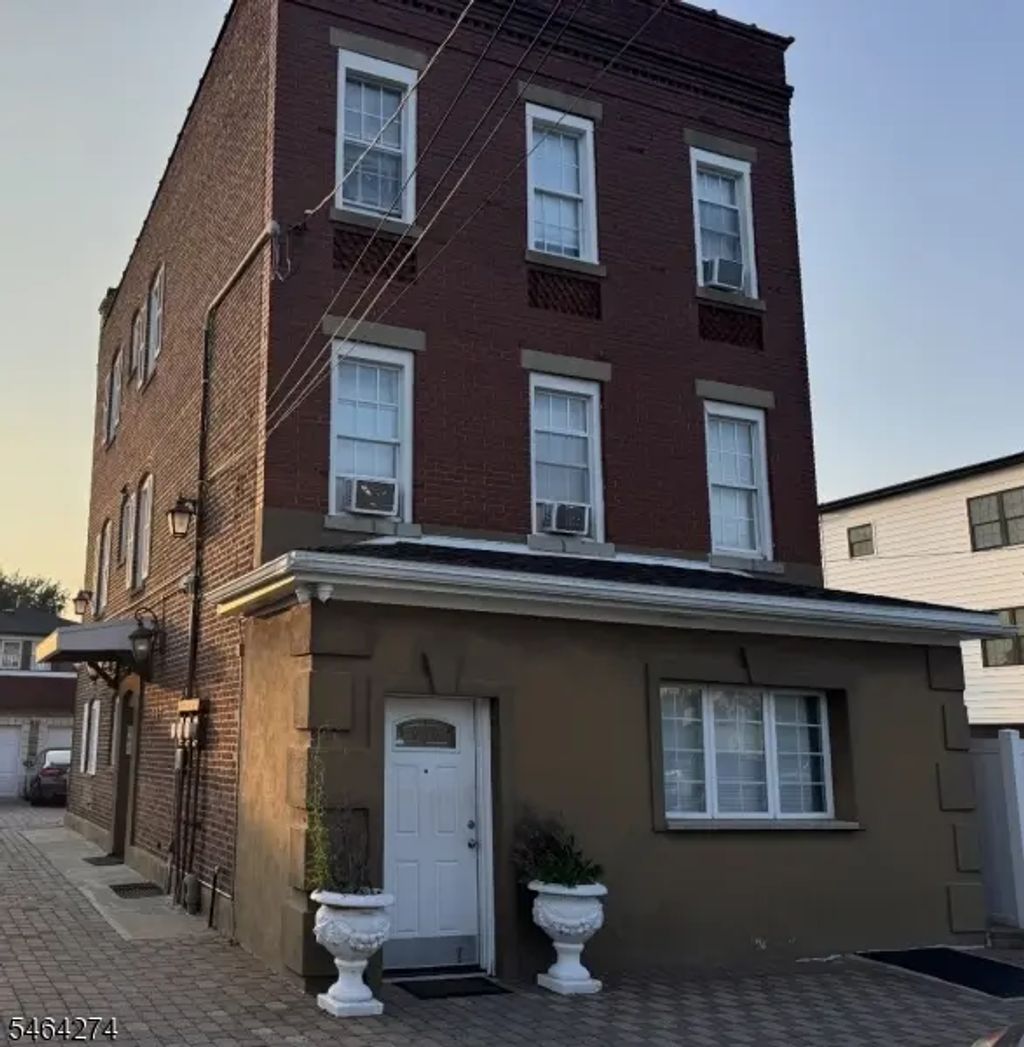 557 E Curtis St, Linden City